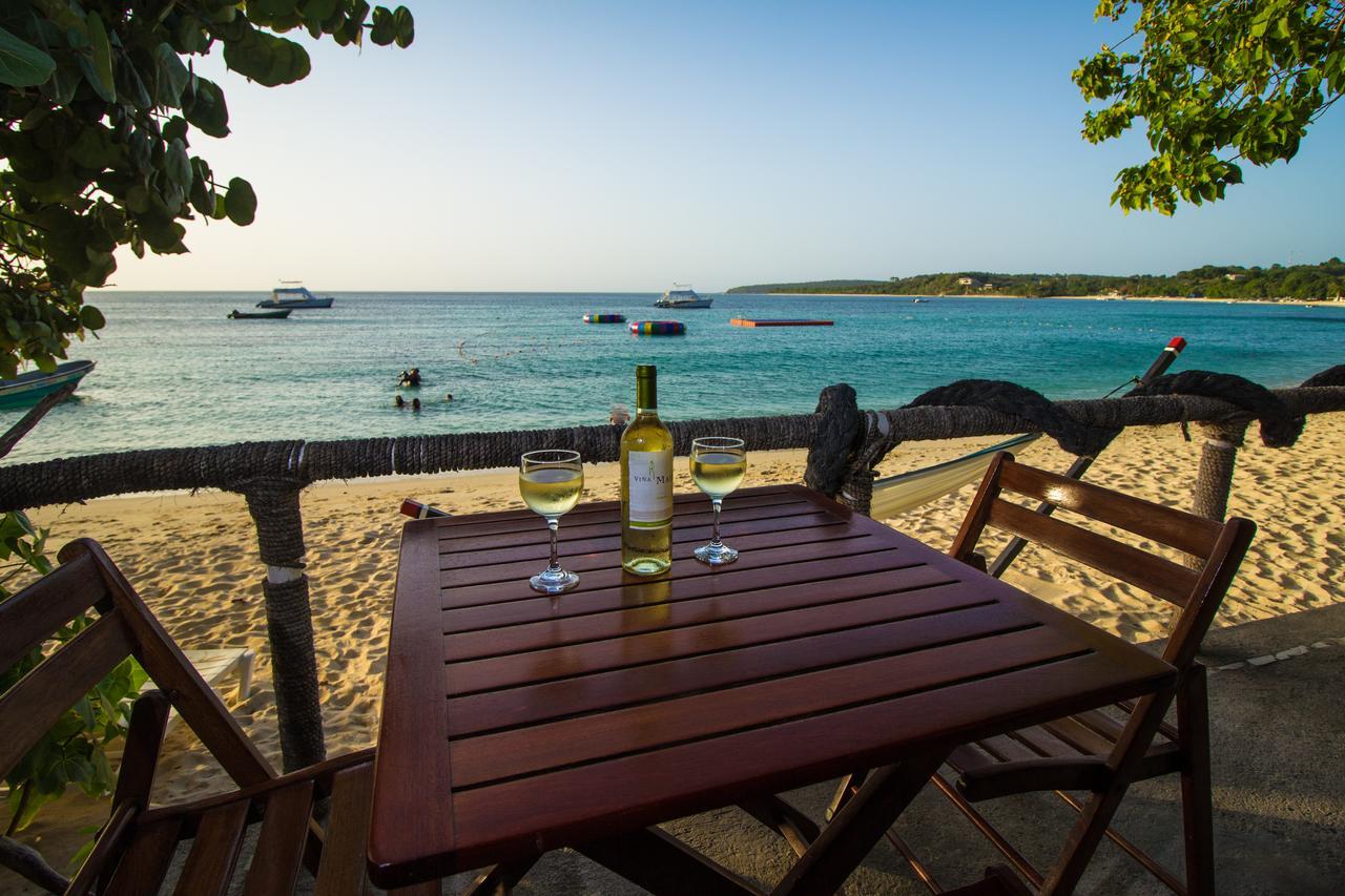 Paradise Island Beach Resort Punta Rucia Exterior photo